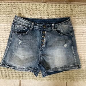 Crazy train Jean shorts. Sz large
